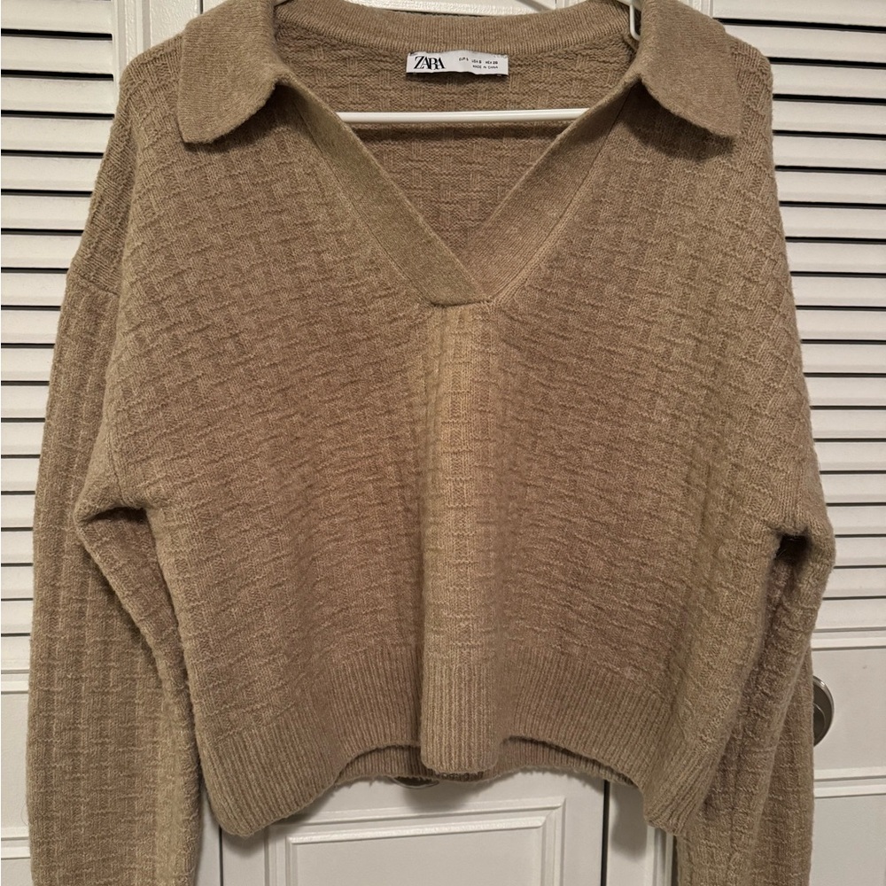 Zara Women's V-Neck Polo Sweater in Beige